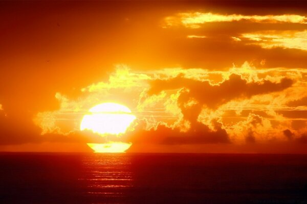 Magnifique coucher de soleil plage