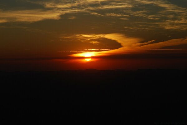 Beau paysage de coucher de soleil