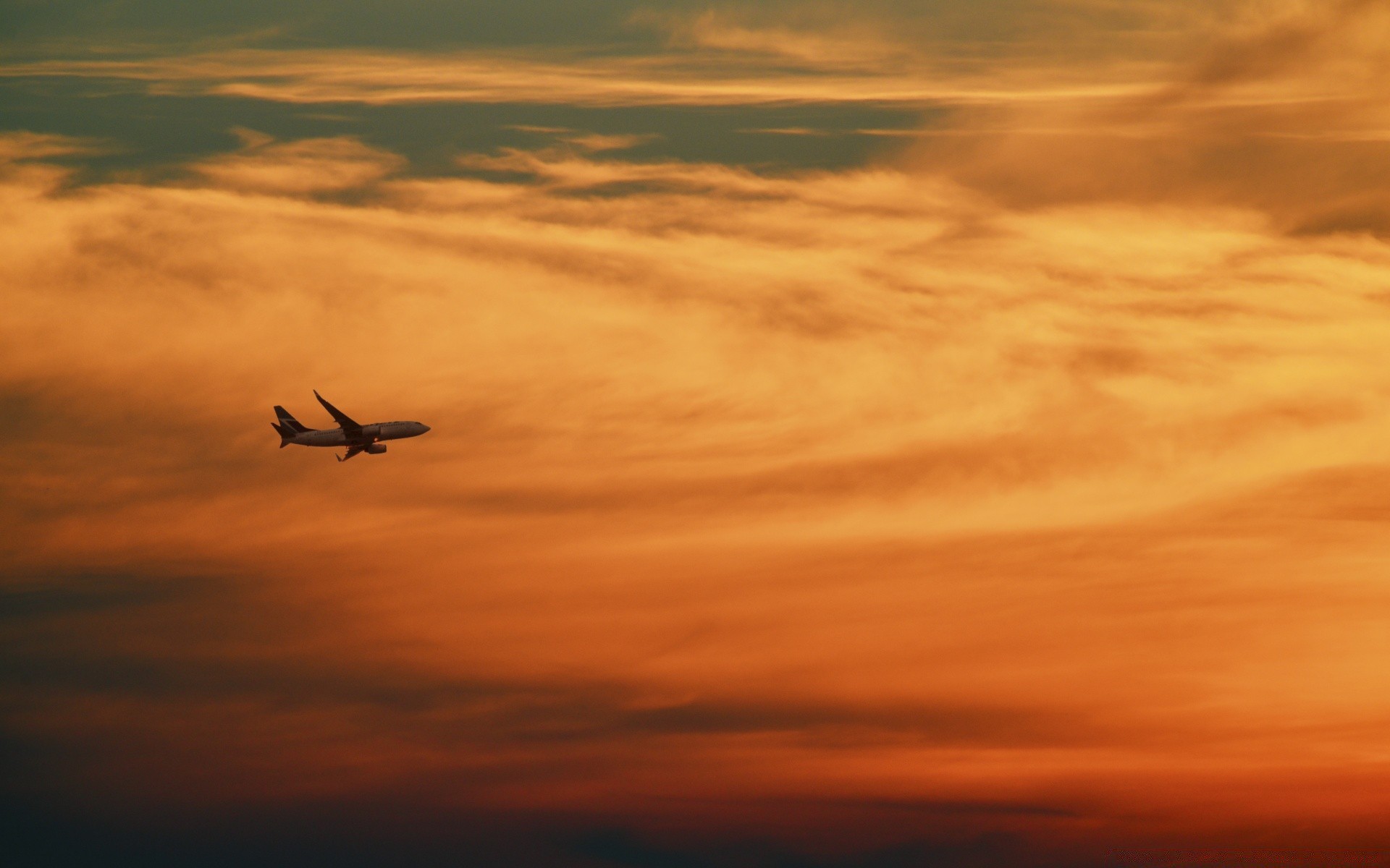 himmel sonnenuntergang himmel dämmerung sonne abend flugzeug flug dämmerung hintergrundbeleuchtung silhouette gutes wetter im freien natur flugzeug wolke wetter dramatisch licht