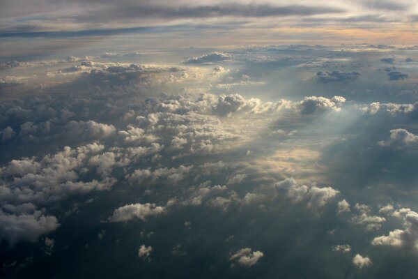 Manta de nubes sobre el aeropuerto LGA