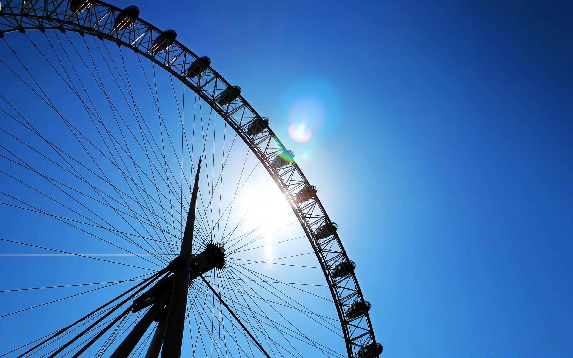 ciel ciel grande roue roue divertissement haute carrousel hauteur plaisir carnaval acier en plein air voyage pad