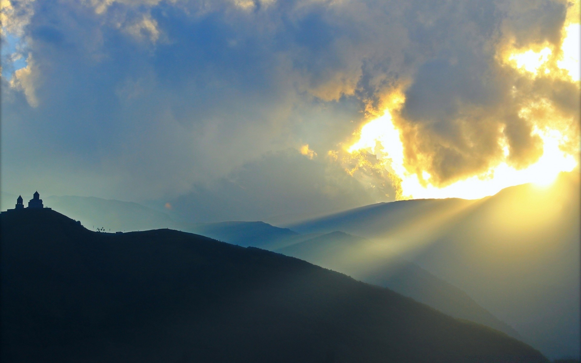 cielo puesta de sol paisaje amanecer montañas cielo sol noche viajes niebla luz naturaleza al aire libre luz del día buen tiempo