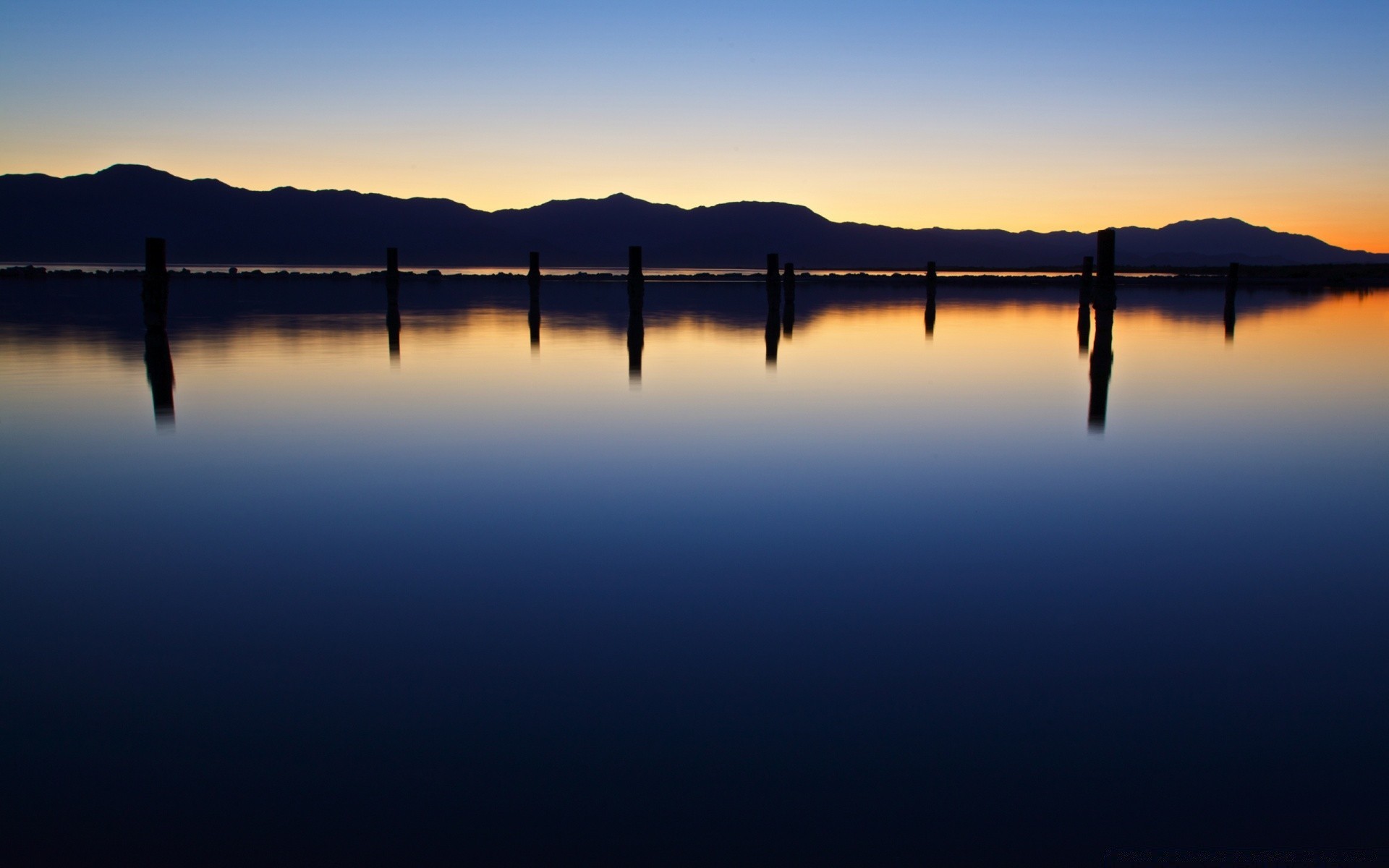 ciel coucher de soleil lac aube réflexion eau crépuscule soir soleil ciel silhouette rivière plage nature mer paysage miroir jetée