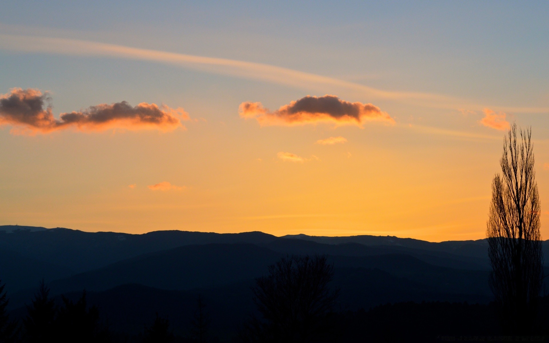 cielo tramonto alba sera crepuscolo illuminato paesaggio silhouette cielo sole albero all aperto montagna nebbia luce natura luce del giorno bel tempo viaggi