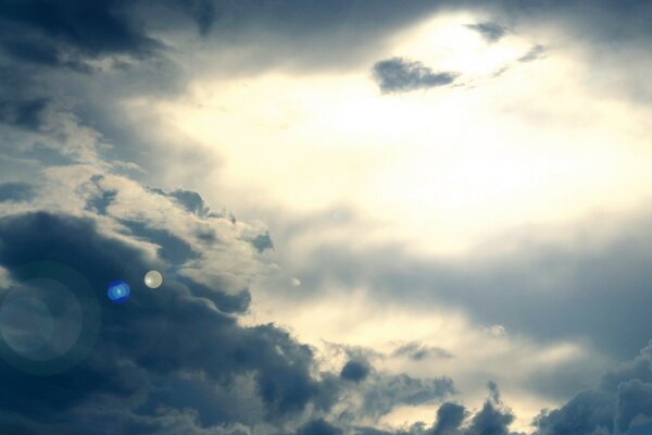 La naturaleza es hermosa, el cielo es azul