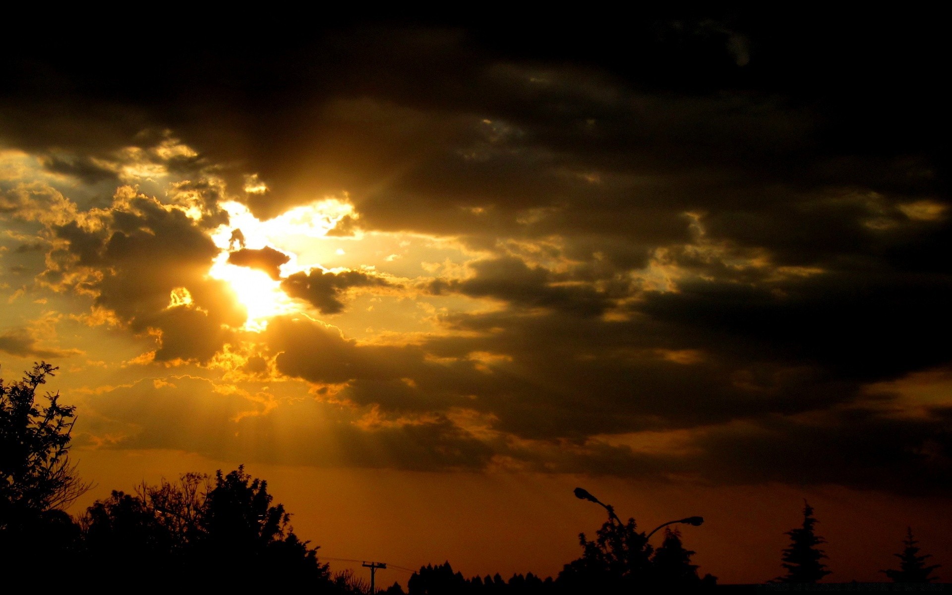 céu pôr do sol noite amanhecer sol silhueta crepúsculo céu luz de fundo lua ao ar livre paisagem luz escuro natureza bom tempo