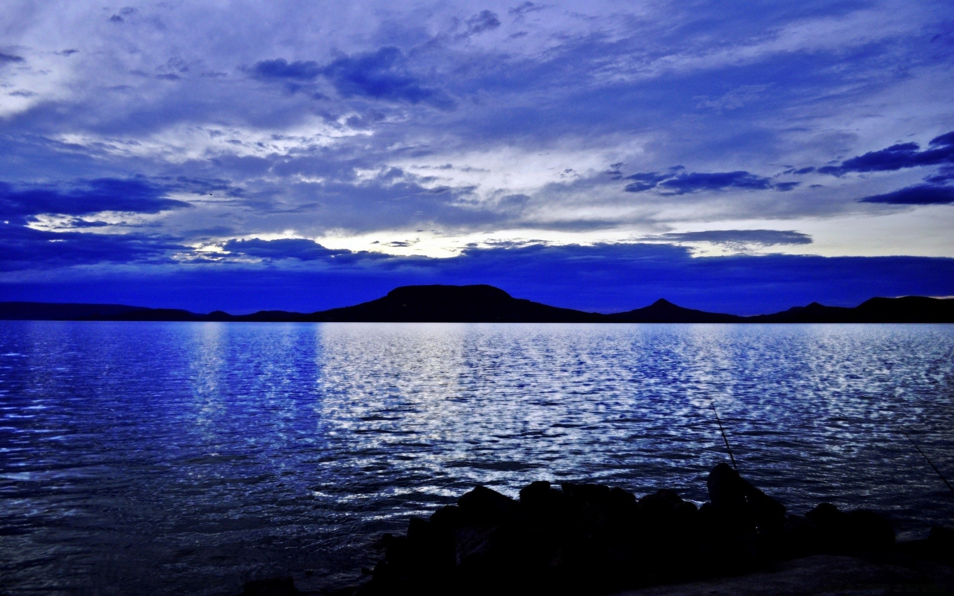 ciel eau coucher de soleil aube soir lac crépuscule voyage ciel réflexion paysage nature à l extérieur mer montagnes