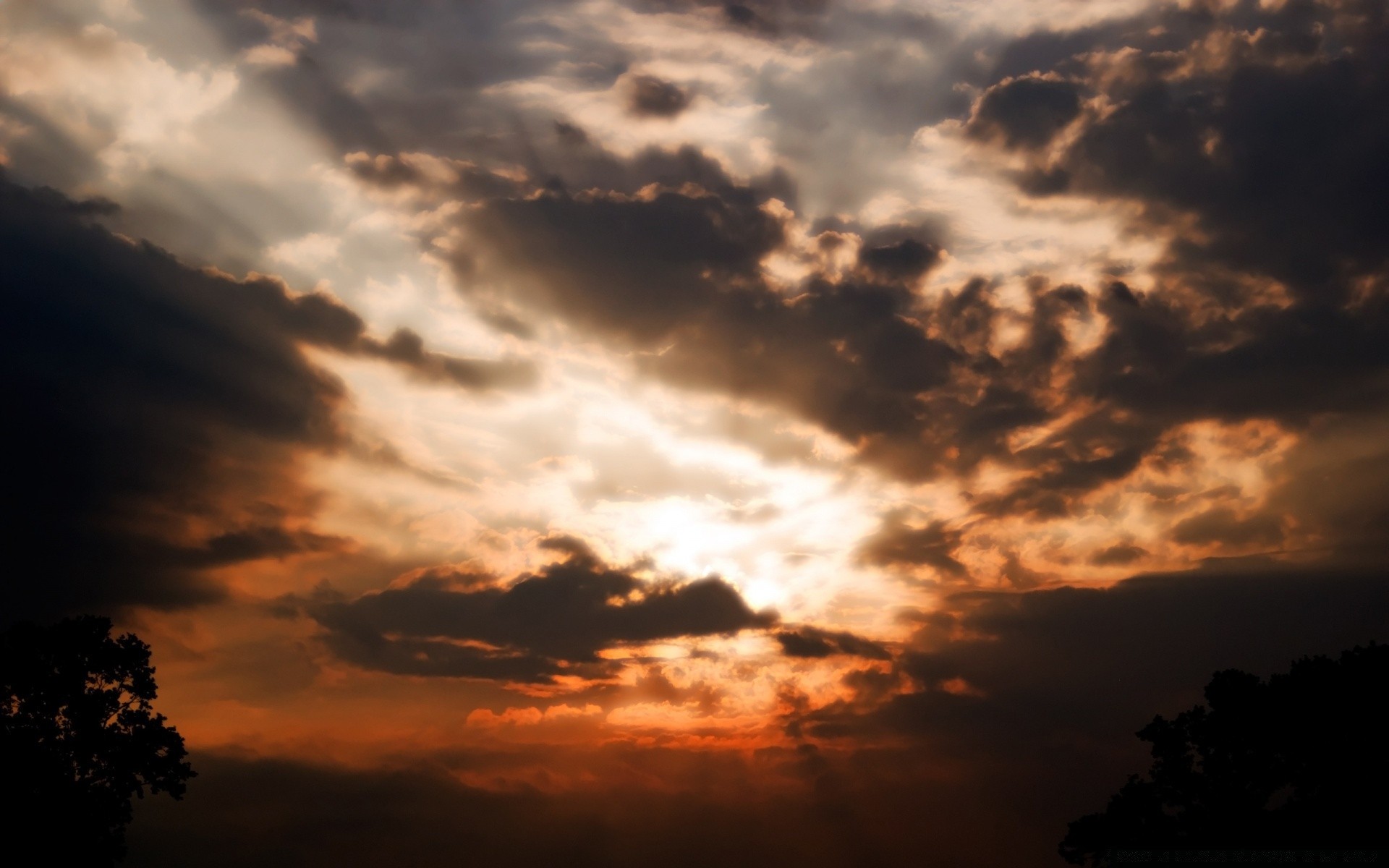 天空 日落 天空 太阳 晚上 户外 黎明 自然 黄昏 风暴 天气 戏剧性 剪影 雨 背光 黑暗 好天气 景观 光