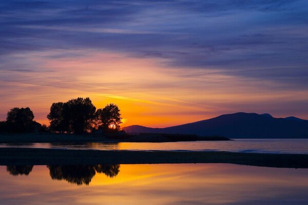 Quiet sunset on the water surface