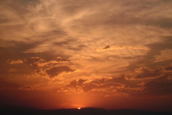 Cielo nocturno puesta de sol