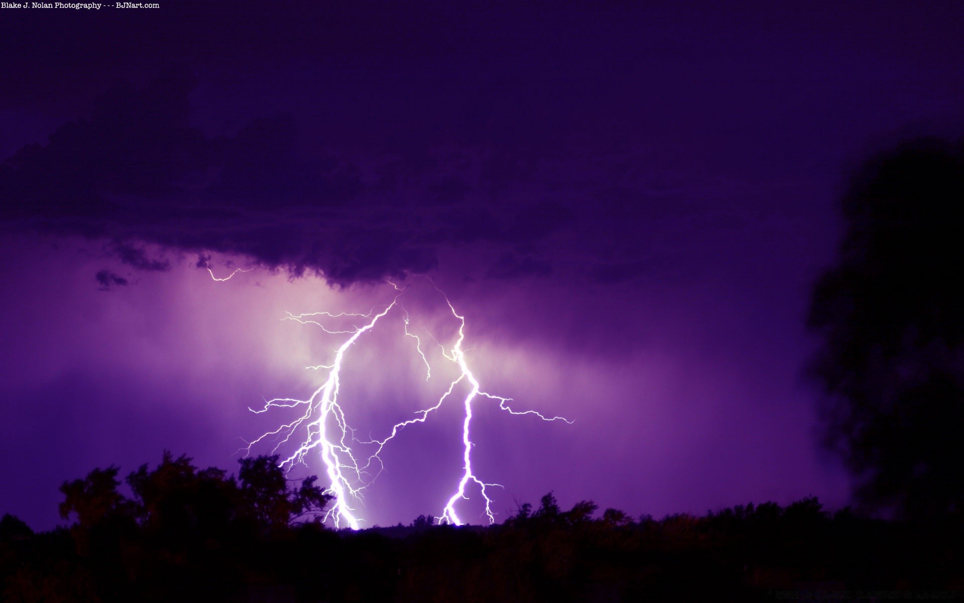 the sky lightning dark sunset sky evening dusk nature thunderstorm storm silhouette dramatic thunder thunderbolt dawn bright light weather sun desktop