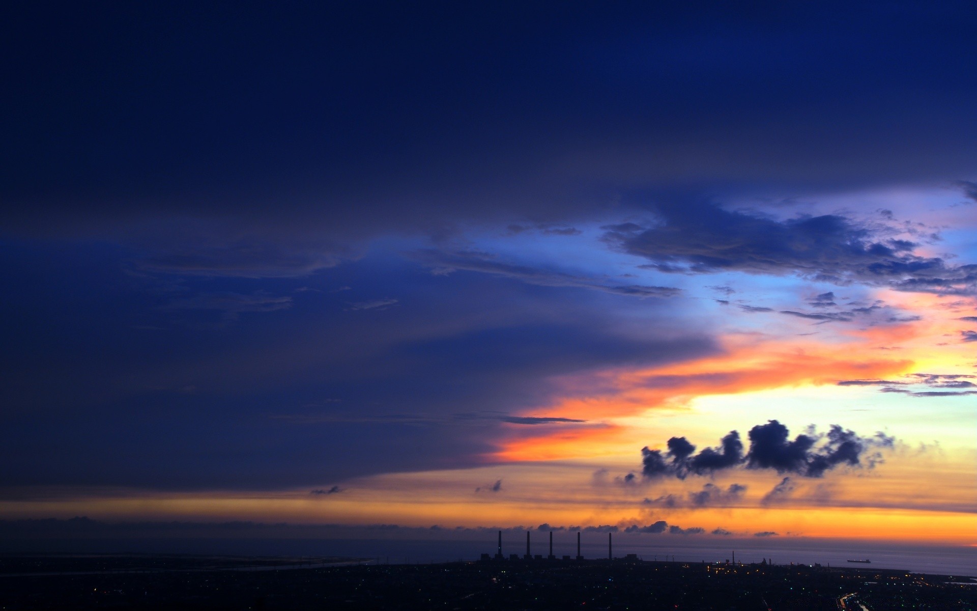 天空 日落 傍晚 天空 黄昏 太阳 自然 户外 黎明 好天气 光 夏天 日光 景观