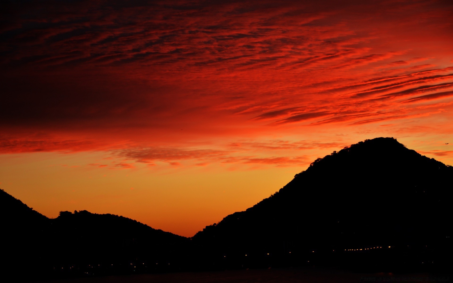 cielo puesta de sol amanecer noche crepúsculo sol silueta iluminado paisaje cielo viajes al aire libre montañas