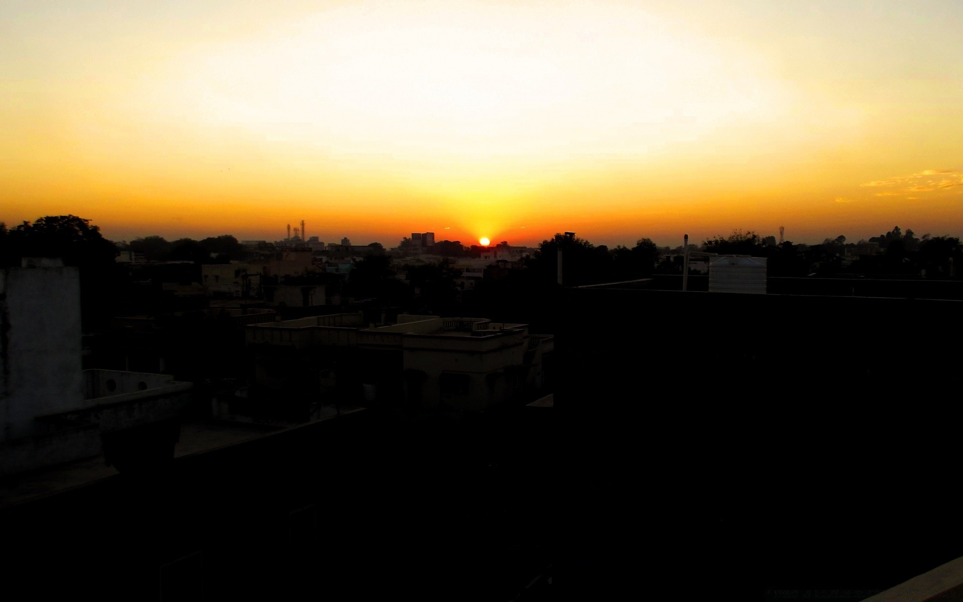 cielo puesta de sol amanecer sol crepúsculo noche paisaje ciudad luz cielo viajes niebla agua árbol al aire libre arquitectura iluminado silueta