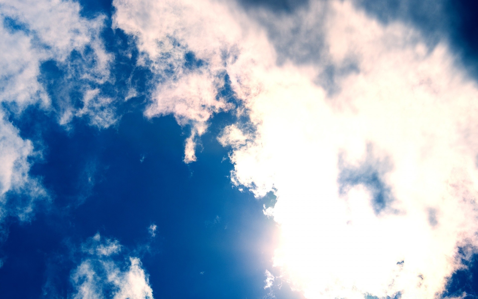 céu ao ar livre céu tempo luz do dia natureza alta bom tempo ambiente luz desktop paisagem brilhante espaço verão meteorologia