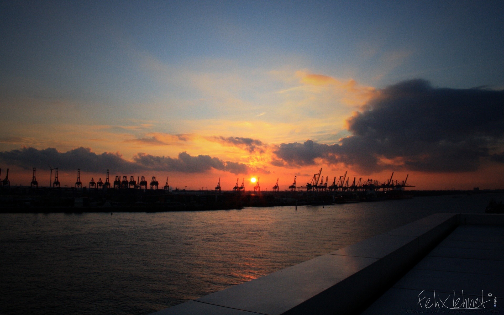 ciel coucher de soleil eau crépuscule soir aube ciel mer lumière système de transport soleil rivière