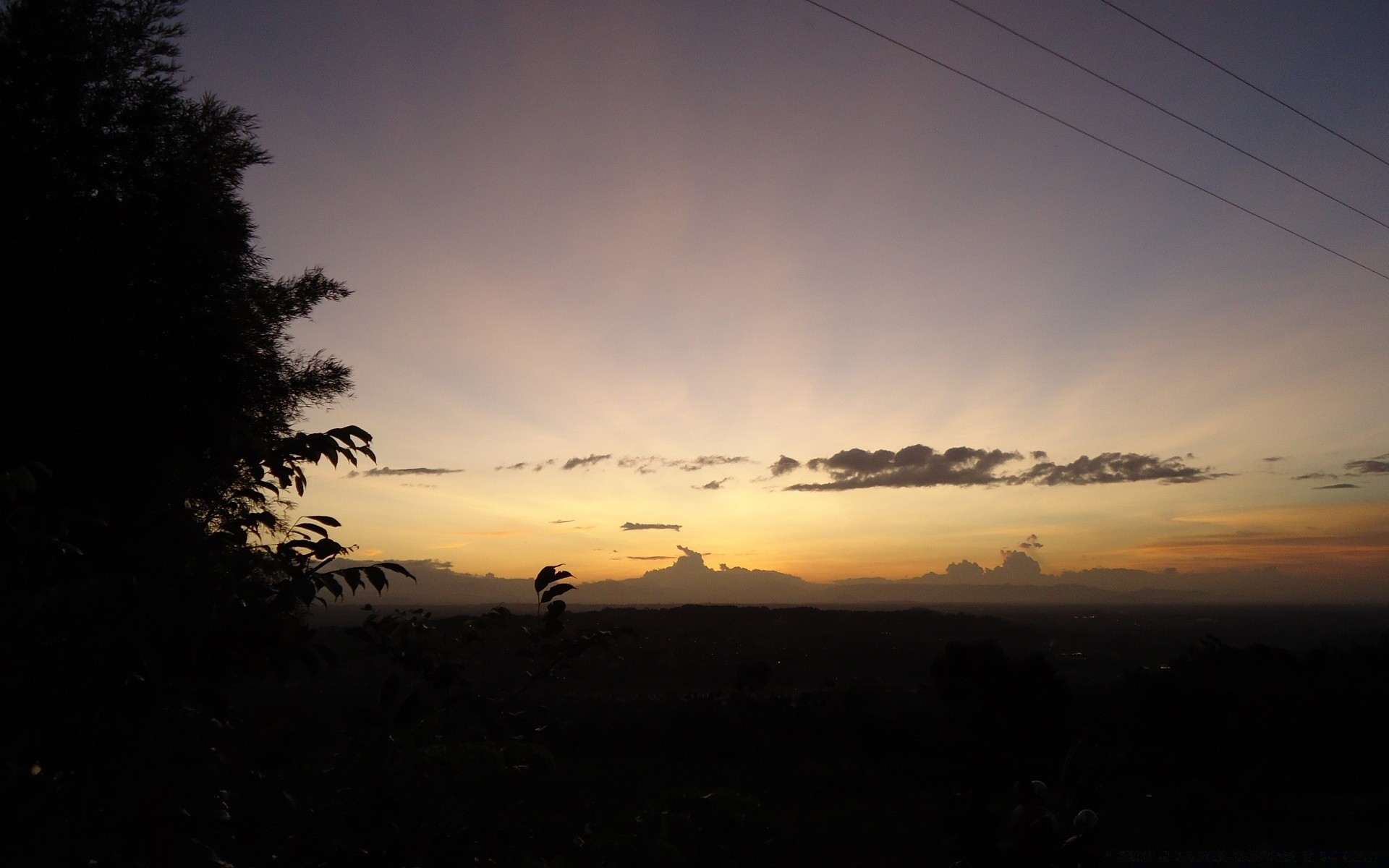 cielo paisaje puesta de sol silueta amanecer noche iluminado luz cielo crepúsculo árbol sol montaña niebla nube tiempo naturaleza oro