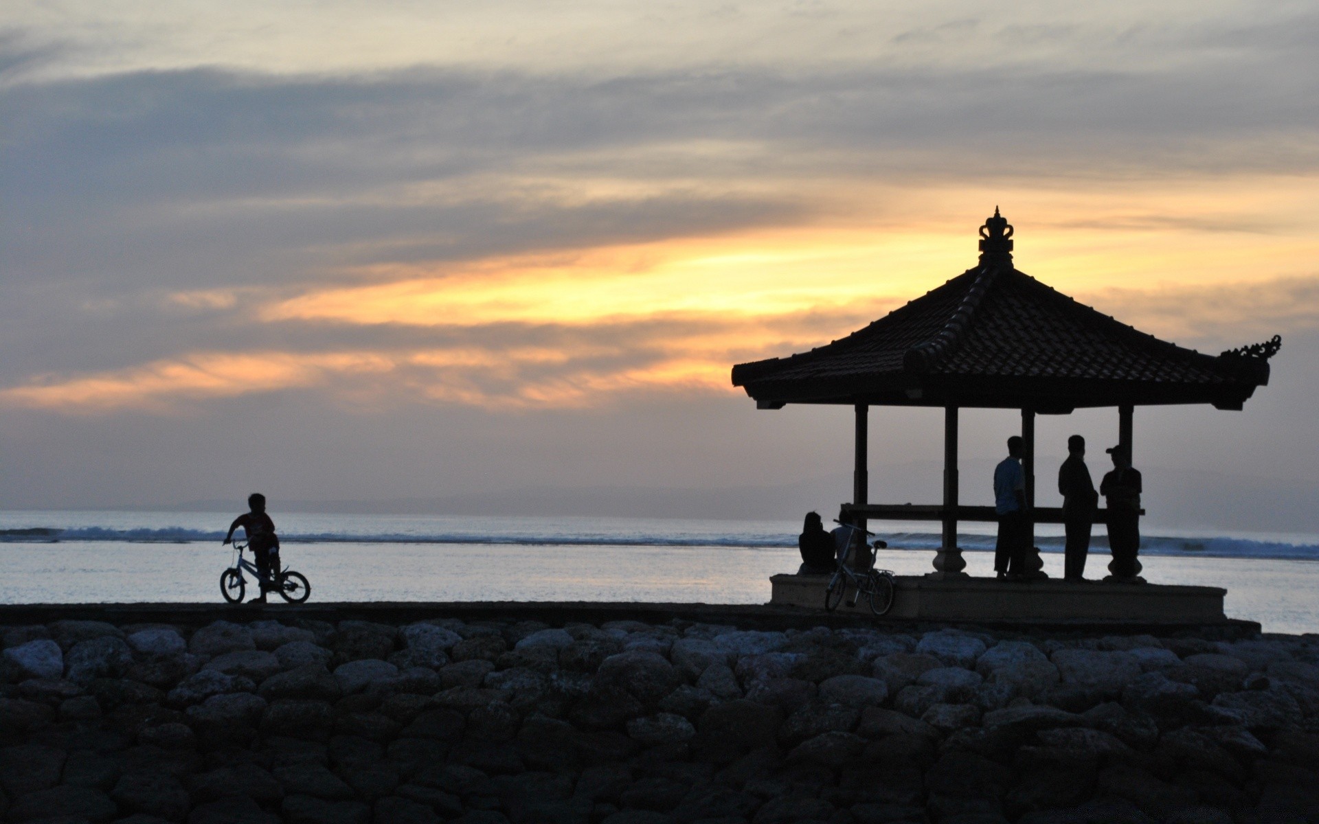 cielo spiaggia acqua oceano mare alba vacanza mare tramonto lago silhouette viaggi vacanza paesaggio paesaggio sole illuminato molo solitudine luce del giorno