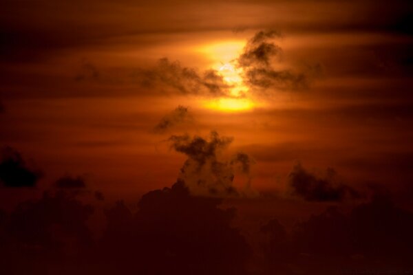 O céu ao pôr-do-sol. A noite