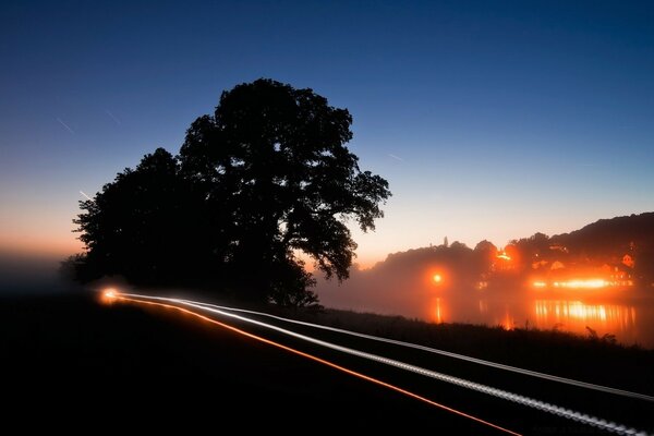 Die Stadt im Sonnenuntergang. Abend. Himmel