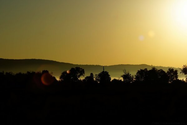 Abend Sonnenuntergang Himmel mit Hintergrundbeleuchtung