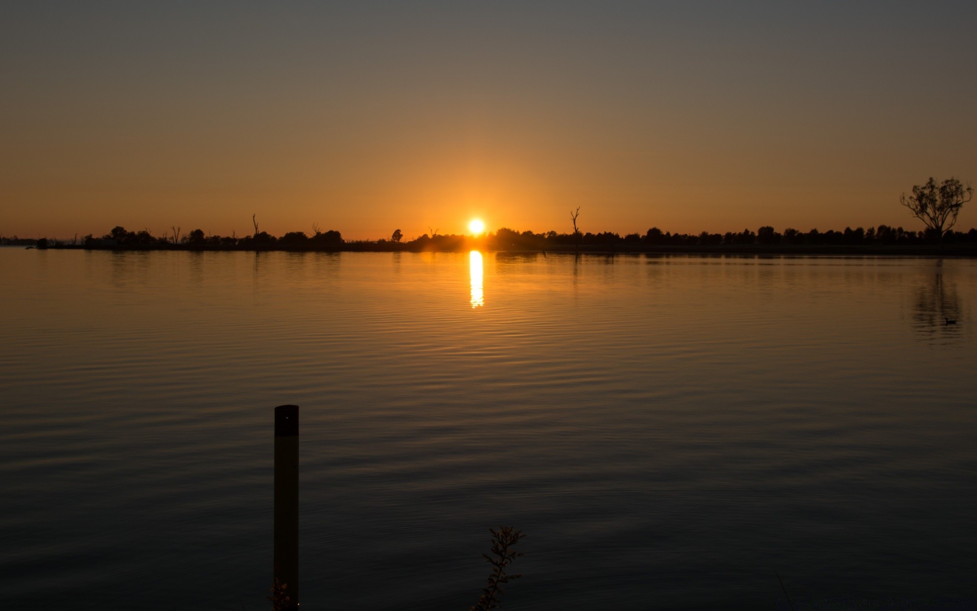 lago puesta de sol amanecer agua reflexión noche sol crepúsculo río silueta paisaje cielo luz iluminado naturaleza