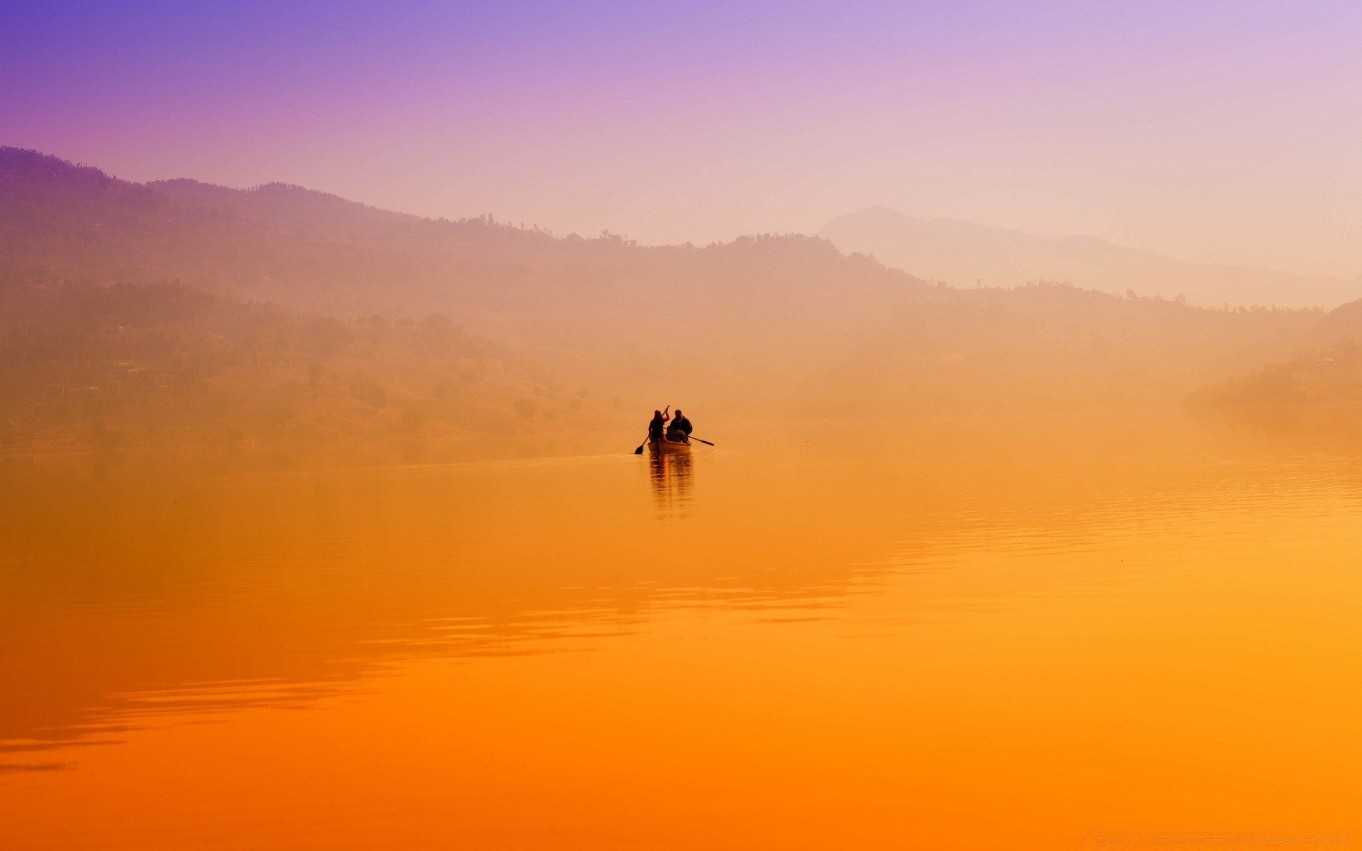 lago tramonto alba sera crepuscolo paesaggio silhouette illuminato acqua sole cielo nebbia all aperto