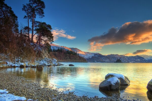 Reflection of the sun in the lake water