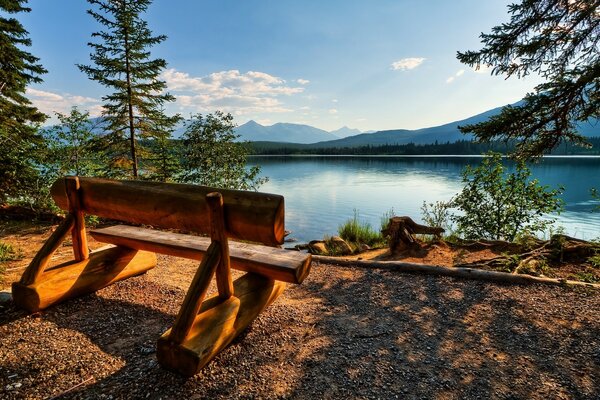 Bench on the shore of a mountain lake