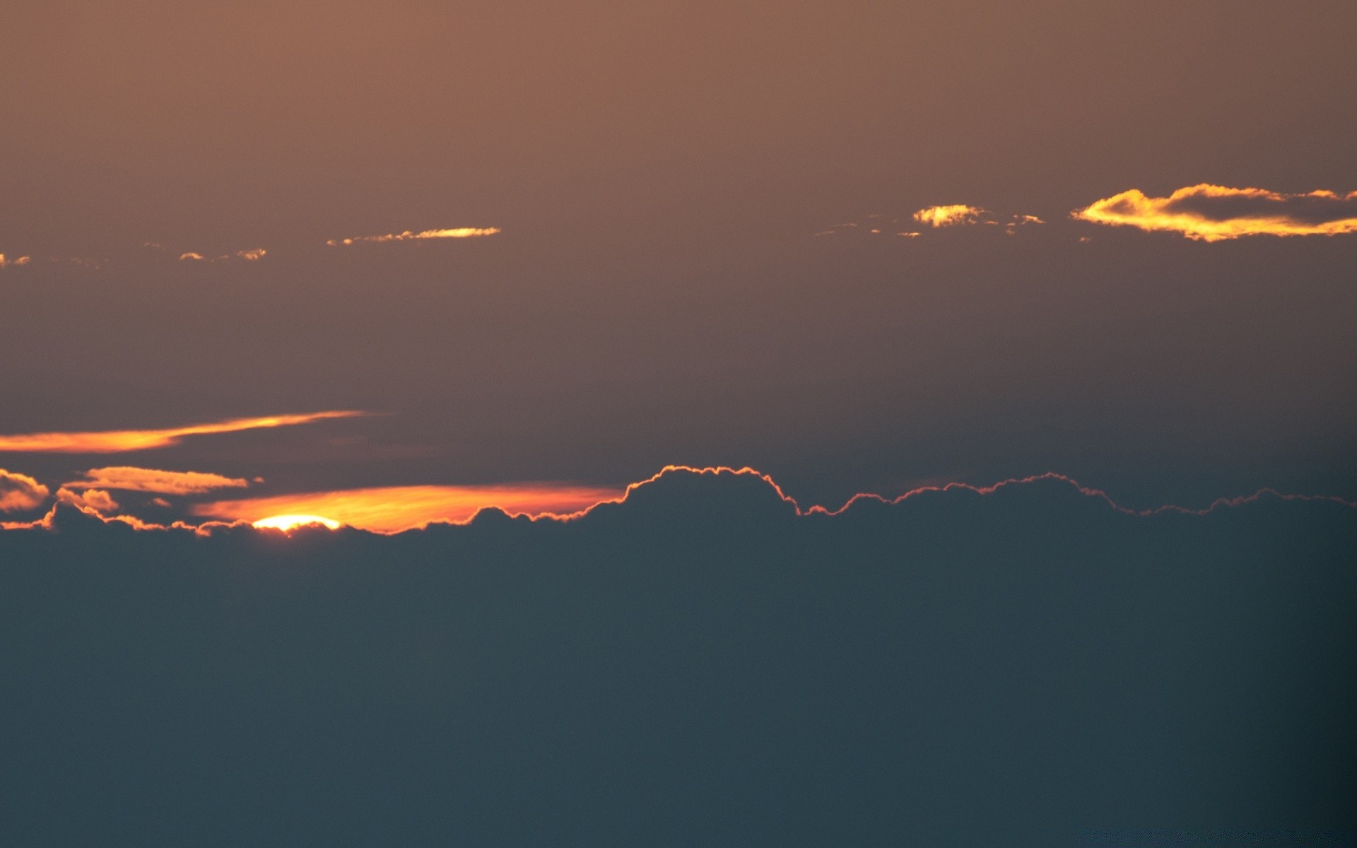 cielo tramonto aereo cielo sera aereo paesaggio luce alba illuminato volo silhouette sole luce del giorno fumo spiaggia tempo crepuscolo viaggi