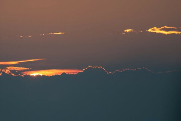 Les derniers rayons du soleil couchant