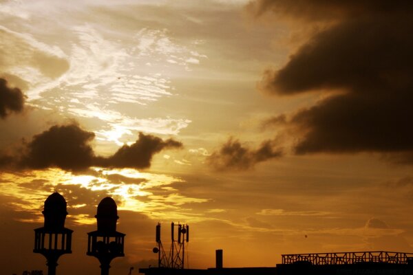 Ciel du soir planant minarets