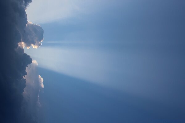 Soonze in den Wolken am Himmel