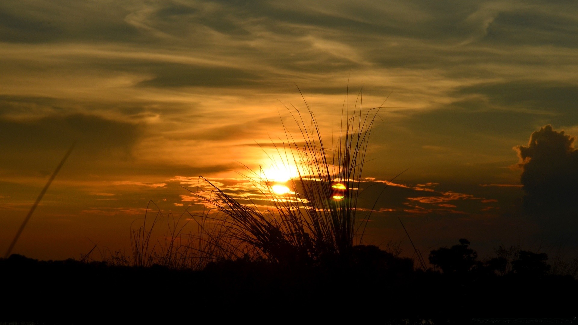 ciel coucher de soleil paysage aube soir ciel silhouette crépuscule soleil lumière nuage rétro-éclairé nature or eau plage lac arbre tempête