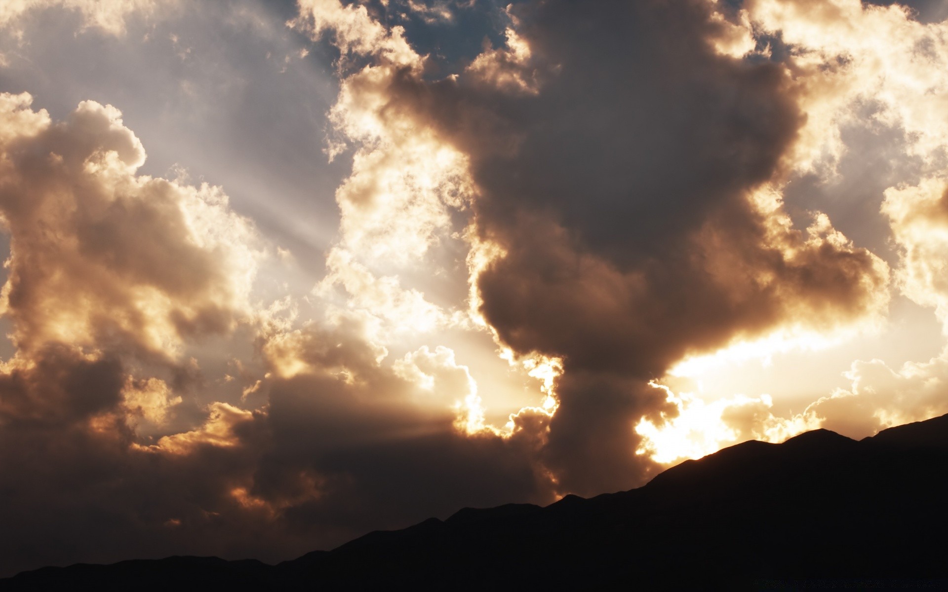 the sky sky sunset weather landscape outdoors light fair weather nature sun storm heaven rain dawn dramatic evening cloud daylight