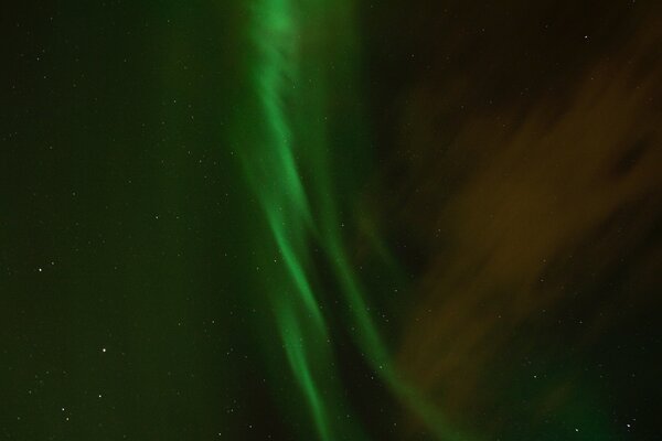 Aurora boreal. Cielo oscuro