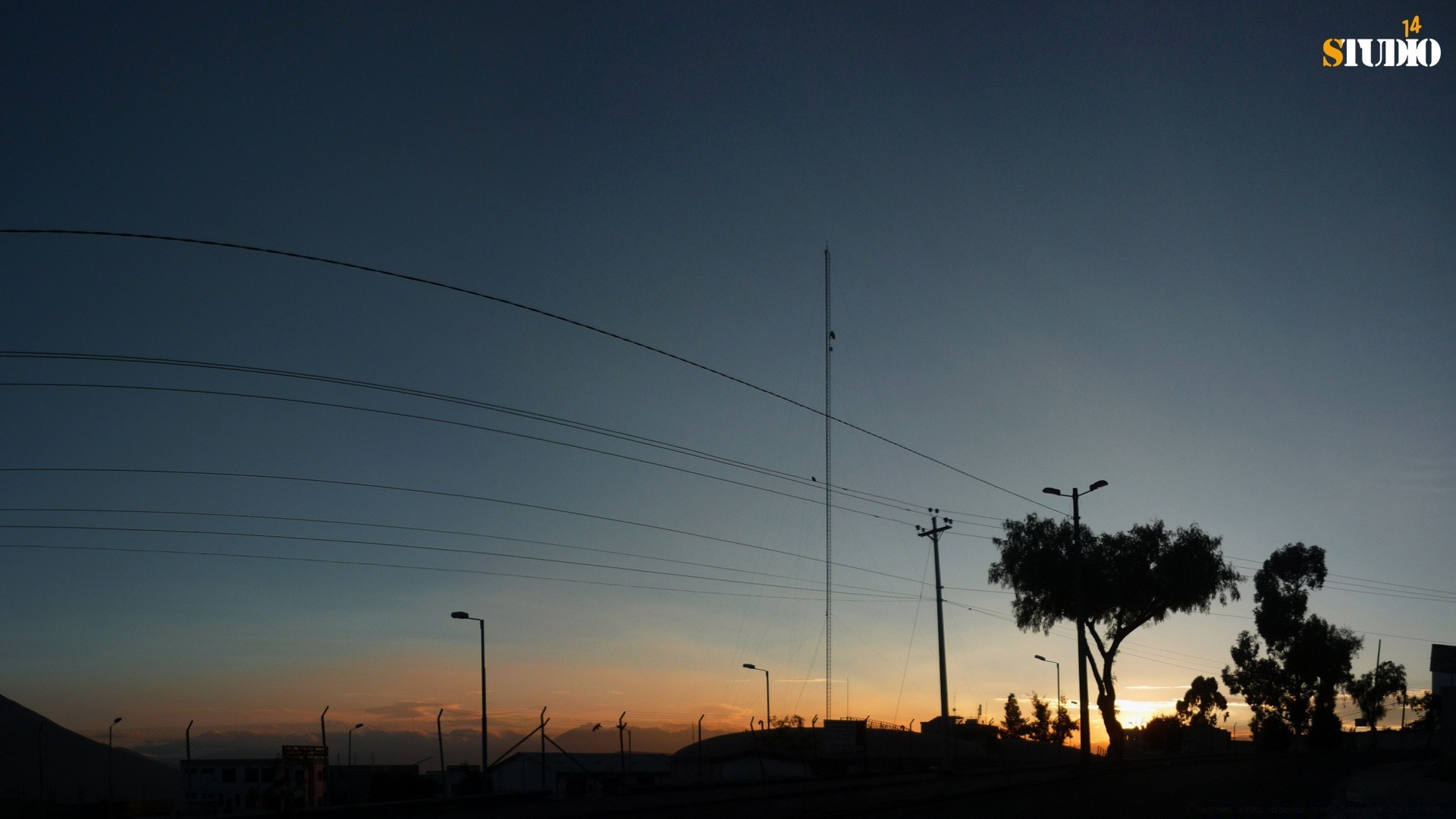 ciel paysage ciel silhouette arbre coucher de soleil énergie lumière environnement aube soleil soir à l extérieur crépuscule nature électricité plage voyage rétro-éclairé