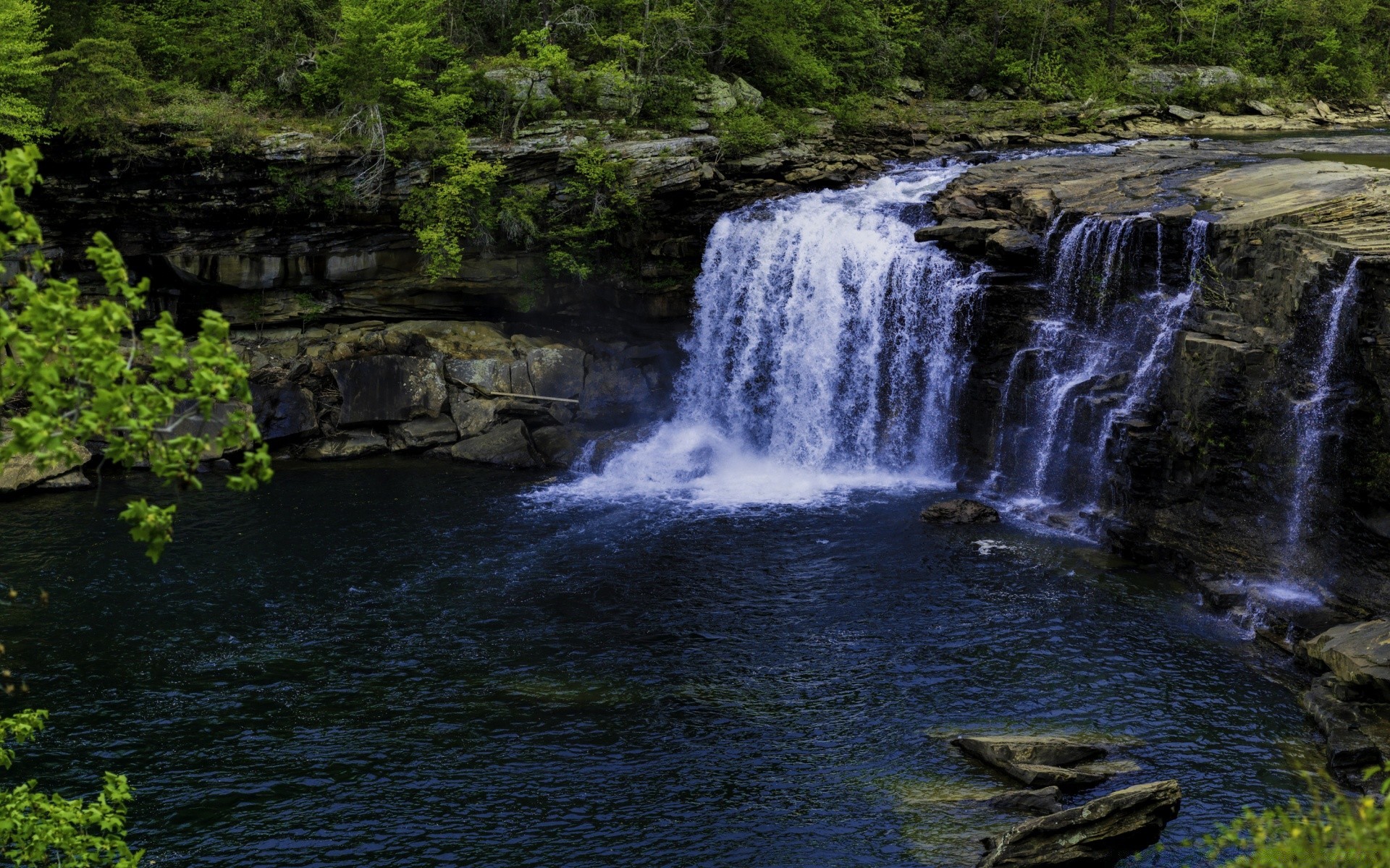 cascate acqua cascata fiume flusso natura cascata roccia all aperto viaggi paesaggio movimento legno flusso foglia scenico creek autunno ambiente bagnato