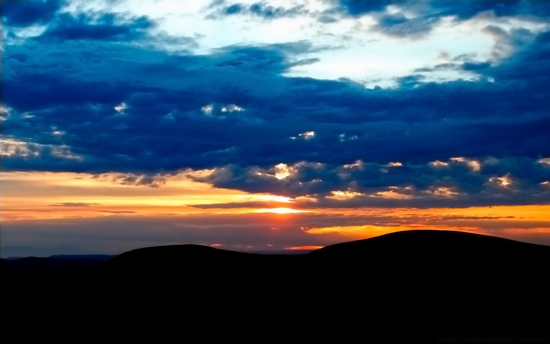 ciel coucher de soleil ciel crépuscule aube soir nature soleil paysage à l extérieur beau temps voyage lumière panoramique montagnes