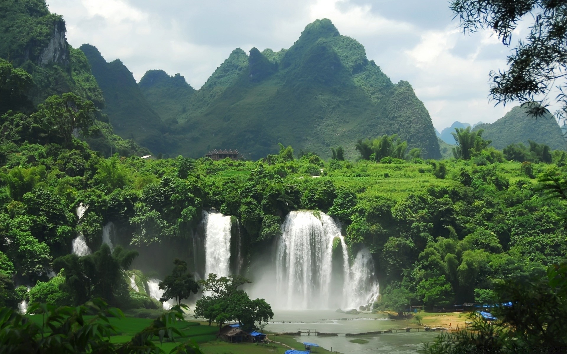 cachoeiras água cachoeira natureza viagens madeira árvore rio montanhas paisagem ao ar livre rocha floresta tropical cênica tropical cascata selva verão exuberante parque