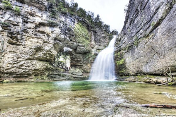 Natürliche Erholung am Wasserfall