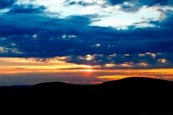 El cielo en medio de la puesta de sol