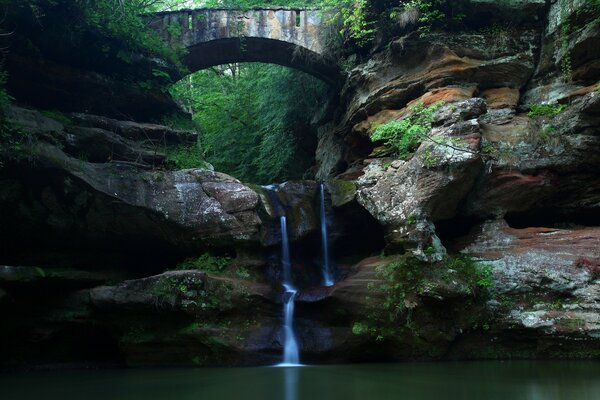 Puente de la oscuridad sobre vadopad