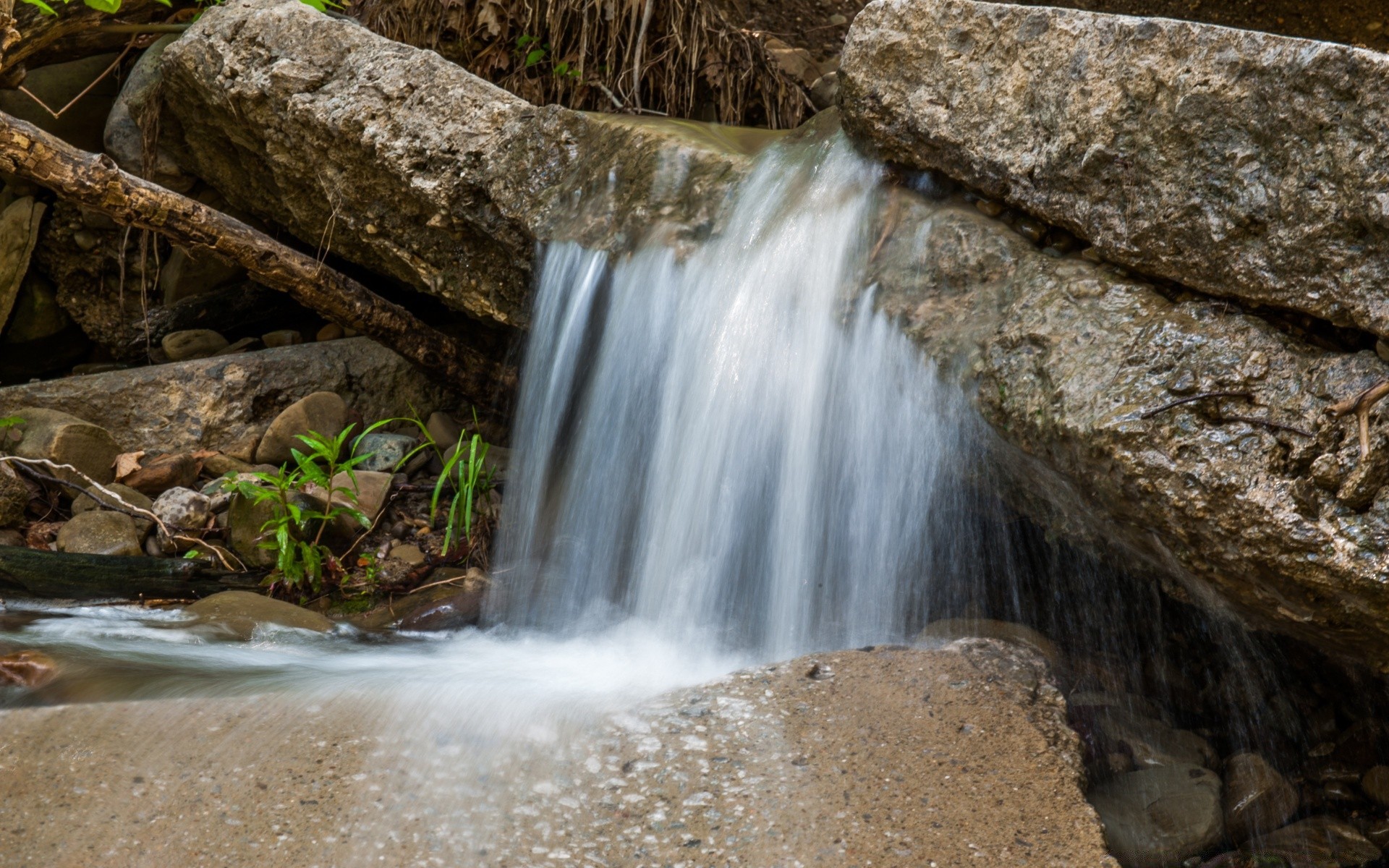 cascades cascade eau ruisseau rivière nature rock ruisseau ruisseau cascade bois mouvement pierre automne à l extérieur paysage humide splash voyage parc