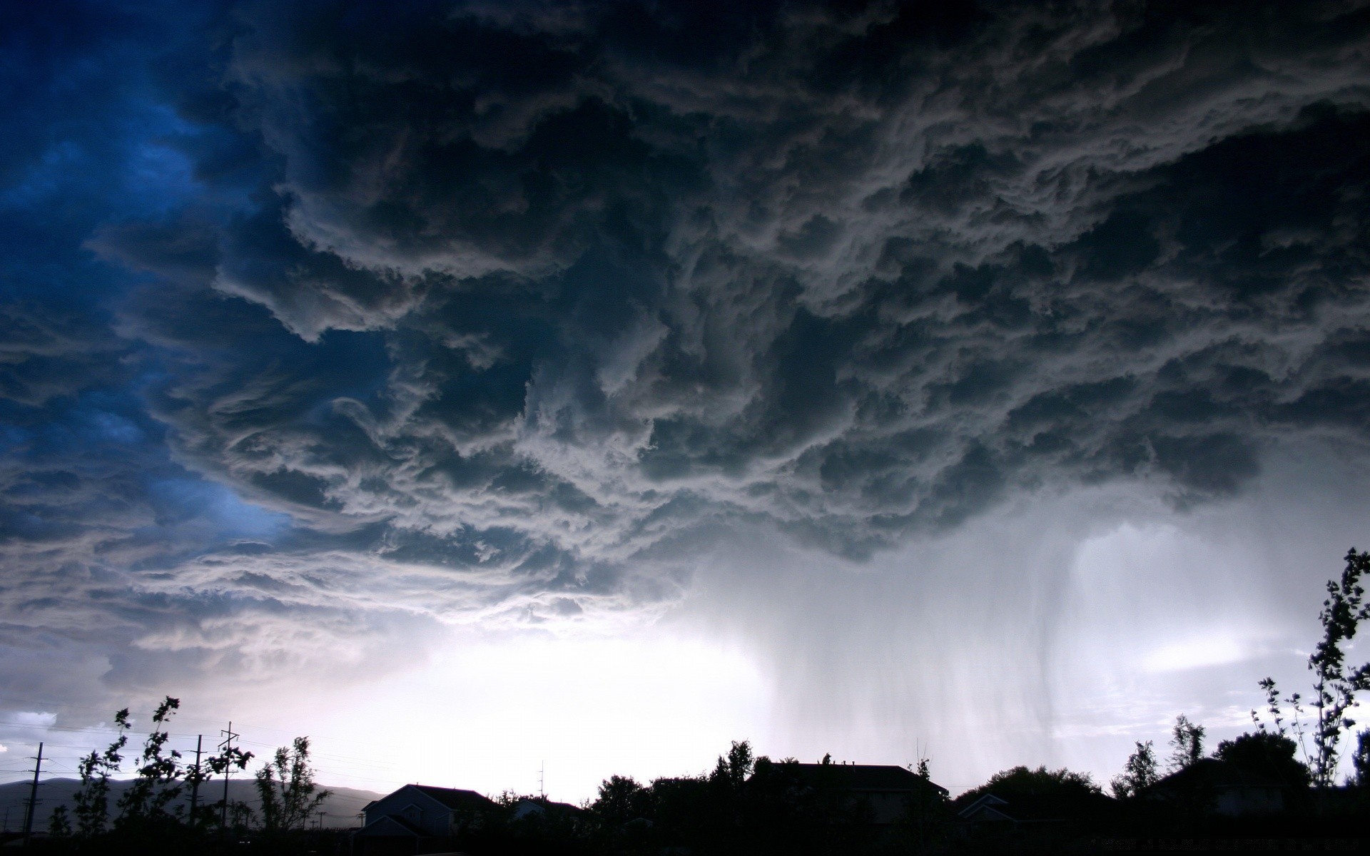 autunno tempesta cielo meteo paesaggio tramonto temporale scuro natura sera pioggia fulmine all aperto meteorologia drammatico luce sole alba crepuscolo acqua