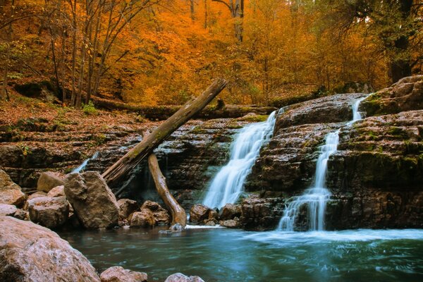 The stream of water flows down flowing down, he hurries to the river