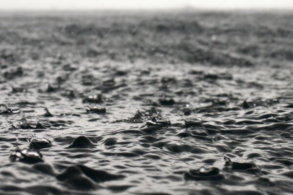 Water drops on the surface in an approximate form