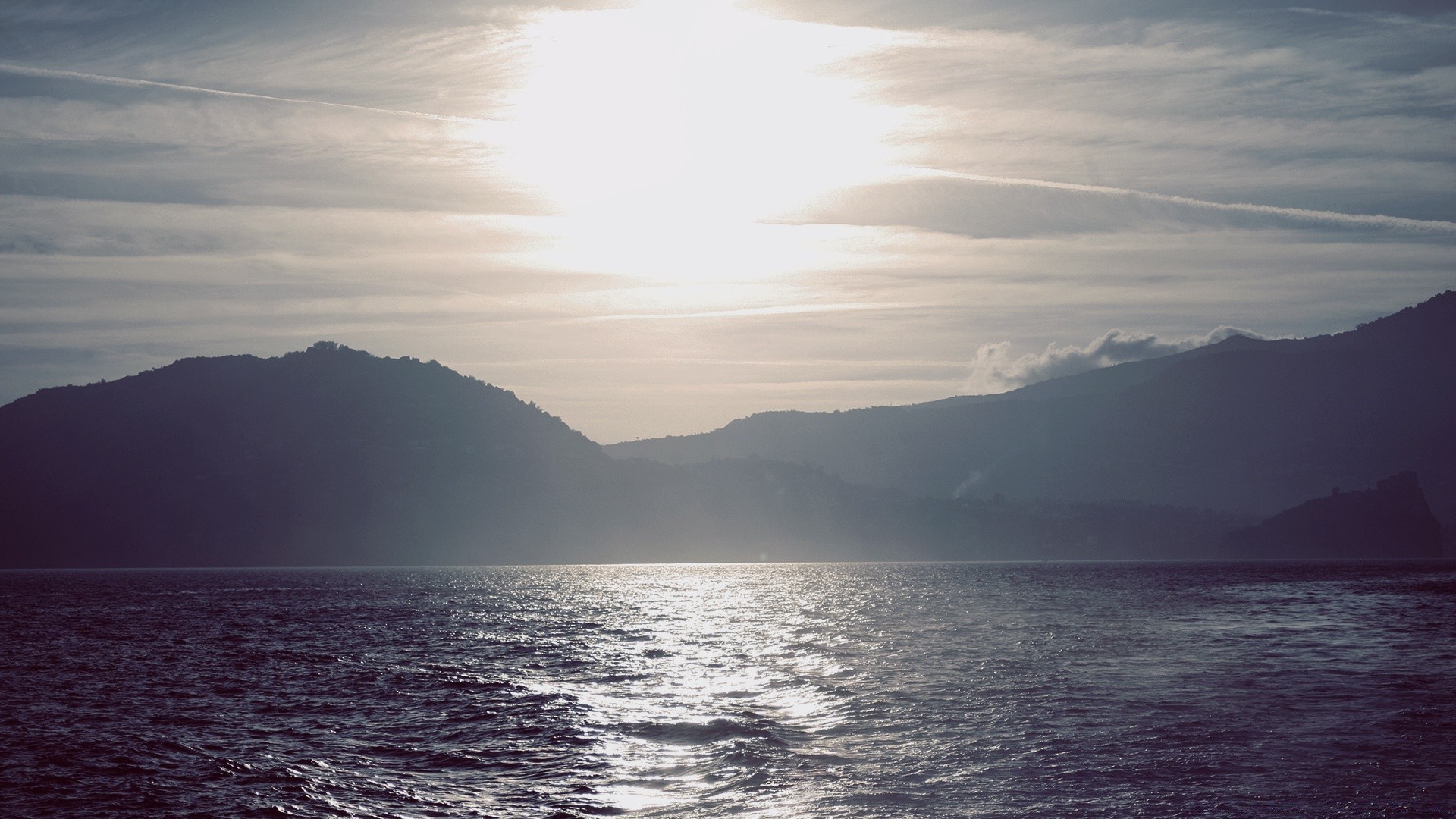 湖泊 日落 水 日出 景观 海 太阳 自然 暮光之城 旅游 天空 雾 海滩 晚上 山 海洋 景观 户外 海洋 好天气