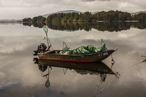 EIN BOOT ALS WASSER-LKW