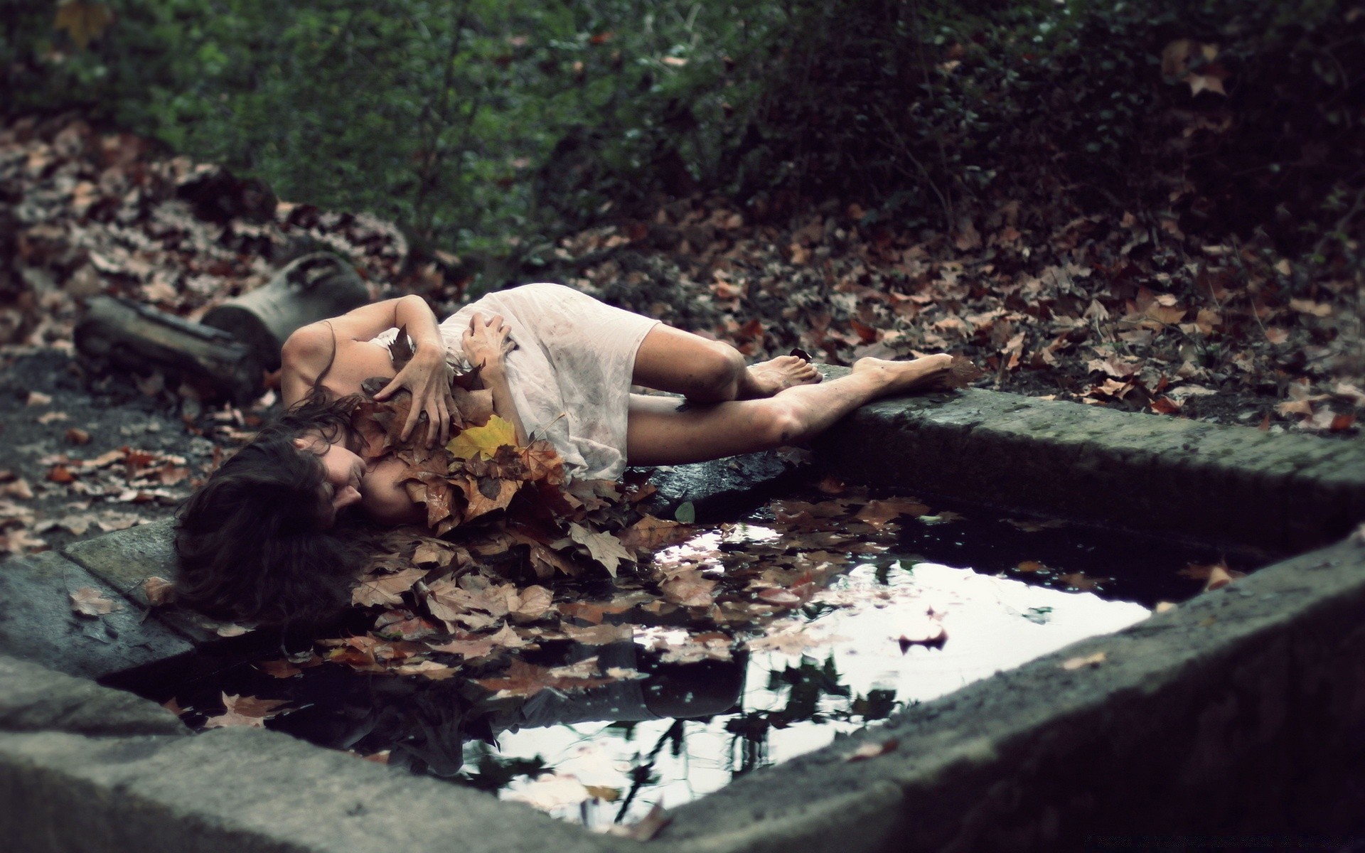 otoño solo adulto al aire libre agua madera mujer naturaleza árbol luz del día vacaciones parque río chica medio ambiente vacaciones